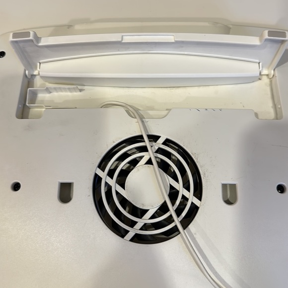 BELKIN COOLING LAPTOP STAND WITH USB CORD IN WHITE - Picture 5 of 8